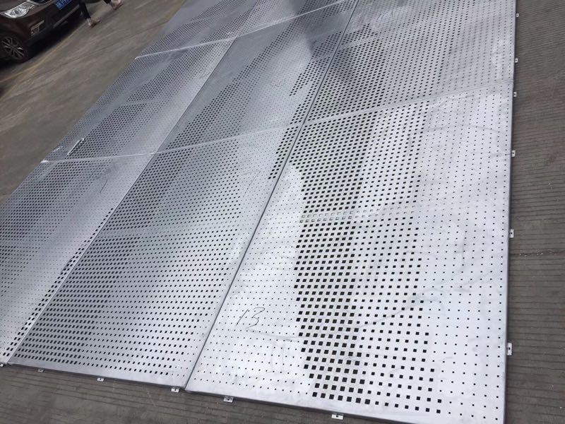 沖孔鋁單板